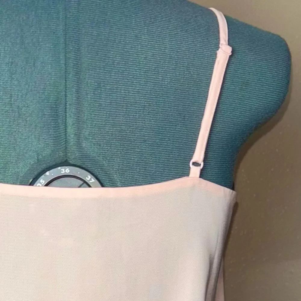 J. Crew V-neck camisole spaghetti strap tank Women's size XXS | 00 in pale pink